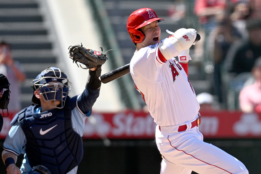 インハイへの投球にのけぞるエンゼルス・大谷翔平【写真：Getty Images】