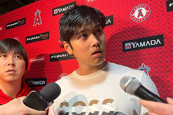 取材に応じたエンゼルス・大谷翔平【写真：小谷真弥】