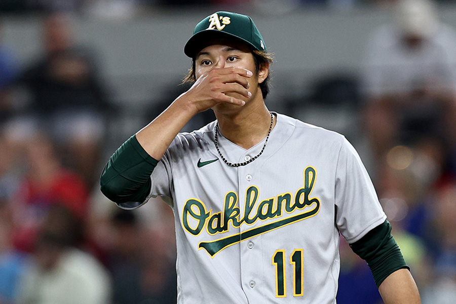 レンジャーズ戦に先発したアスレチックス・藤浪晋太郎【写真：Getty Images】