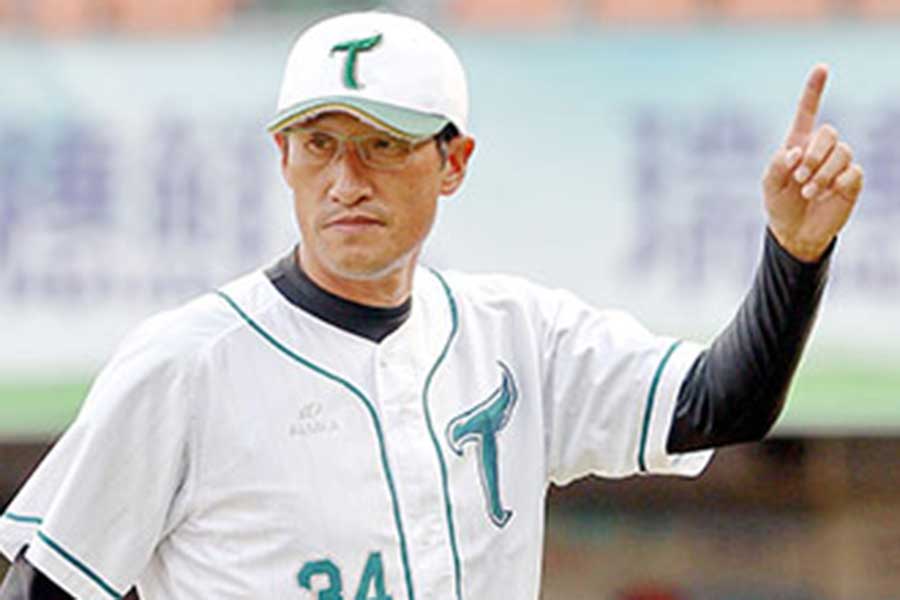台湾・台鋼ホークスの投手コーチに就任した横田久則氏【写真：球団提供】