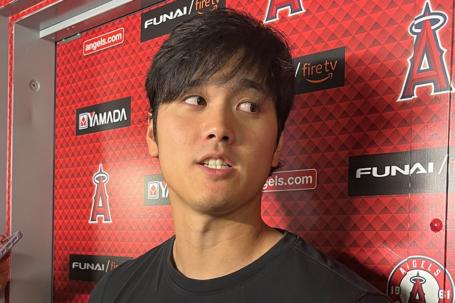 試合後の取材に応じたエンゼルス・大谷翔平【写真：小谷真弥】