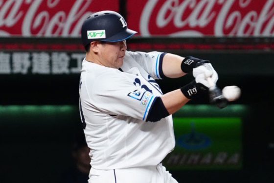 中村剛也、21年連続本塁打　9回に同点アーチ中村剛也、21年連続本塁打　9回に同点アーチ