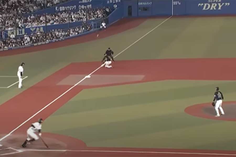 ロッテ・岡大海の打球が三塁ベースに直撃し左前適時打に【画像：パーソル パ・リーグTV】