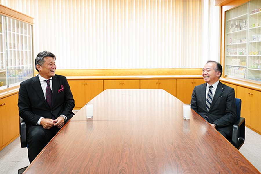 球団OBと企業経営者の立場で選手のセカンドキャリアを考える【写真：荒川祐史】