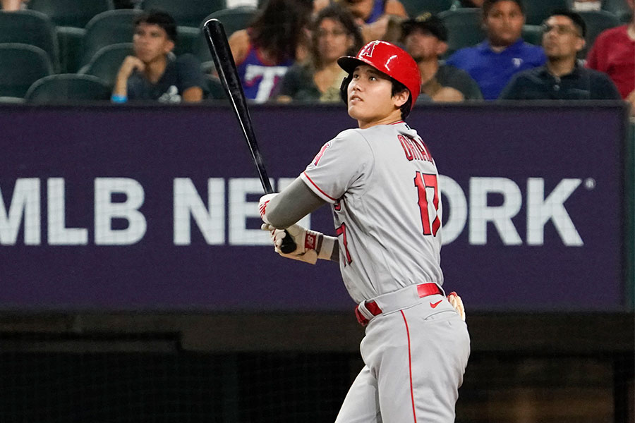 レンジャーズ戦で20号を放ったエンゼルス・大谷翔平【写真：ロイター】