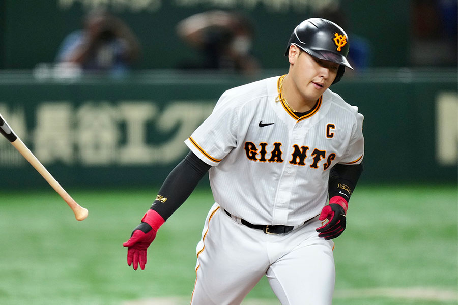 17号本塁打を放った巨人・岡本和真【写真：矢口亨】