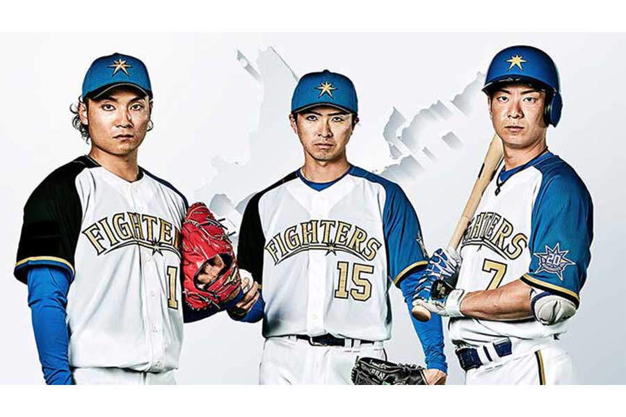 「HOKKAIDO 20th メモリアルユニホーム」を着用した日本ハム・伊藤大海、上沢直之、松本剛（左から）【写真：球団提供】