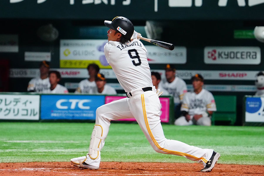 10号アーチを放ったソフトバンク・柳田悠岐【写真：荒川祐史】