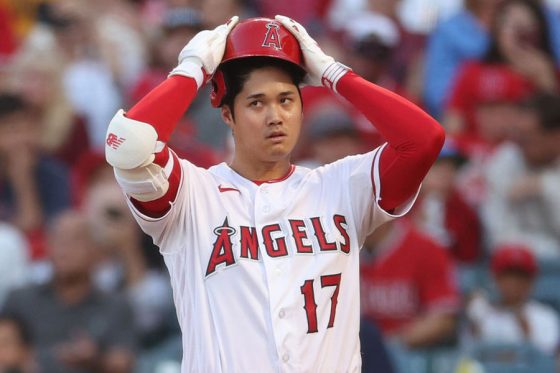 大谷翔平27号で水原通訳が兜パフォ まさかの