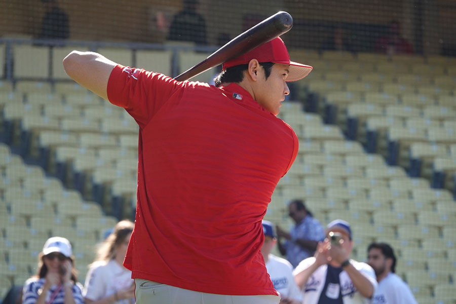 ドジャース戦の前にフリー打撃を行ったエンゼルス・大谷翔平【写真：小谷真弥】