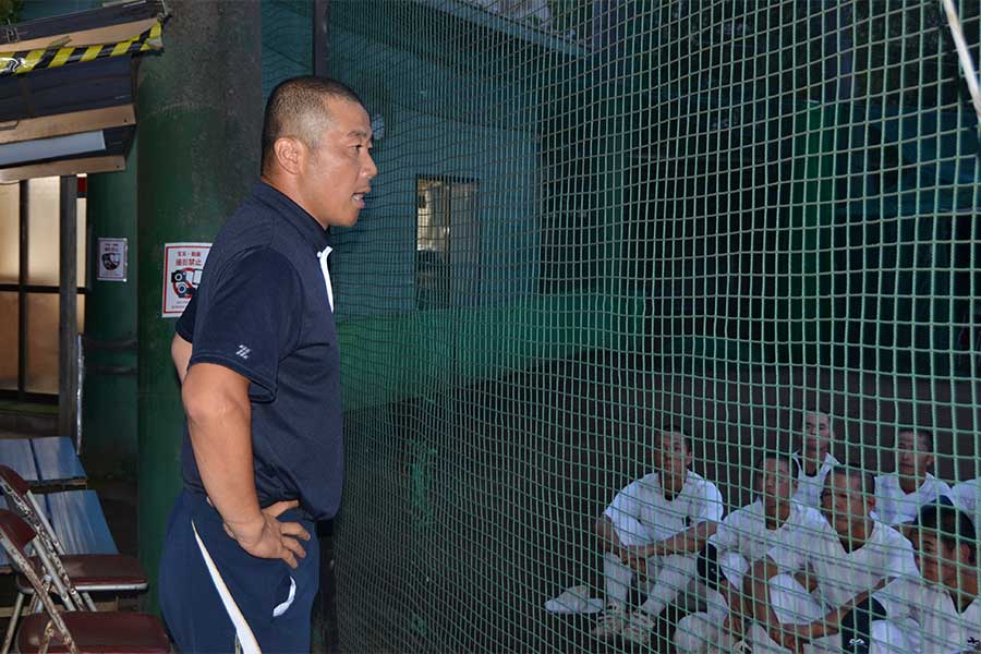 大宮東を率いる飯野幸一朗監督【写真：河野正】