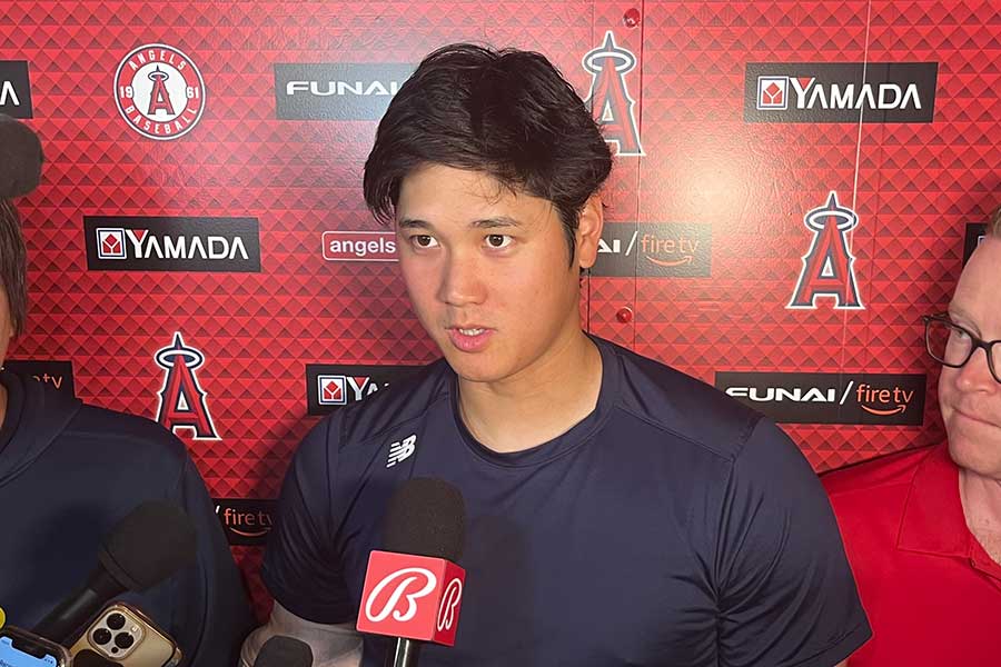 試合後の取材に応じたエンゼルス・大谷翔平【写真：小谷真弥】