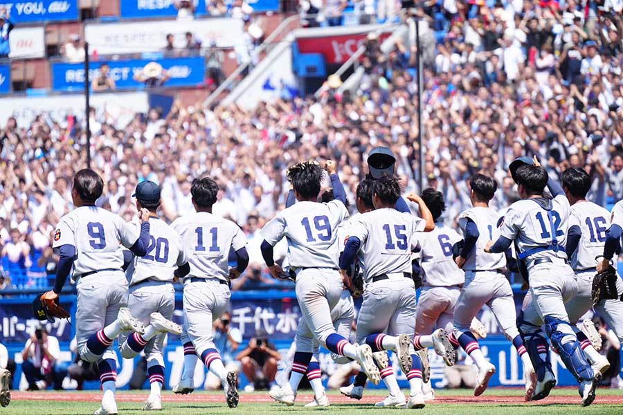 5年ぶり19度目の夏の甲子園出場を決めた慶応ナイン【写真：荒川祐史】