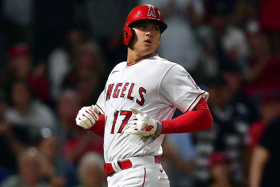 大谷翔平　エンゼルス 写真映像部】エンゼルス対アスレチックス 試合前、水分を補給