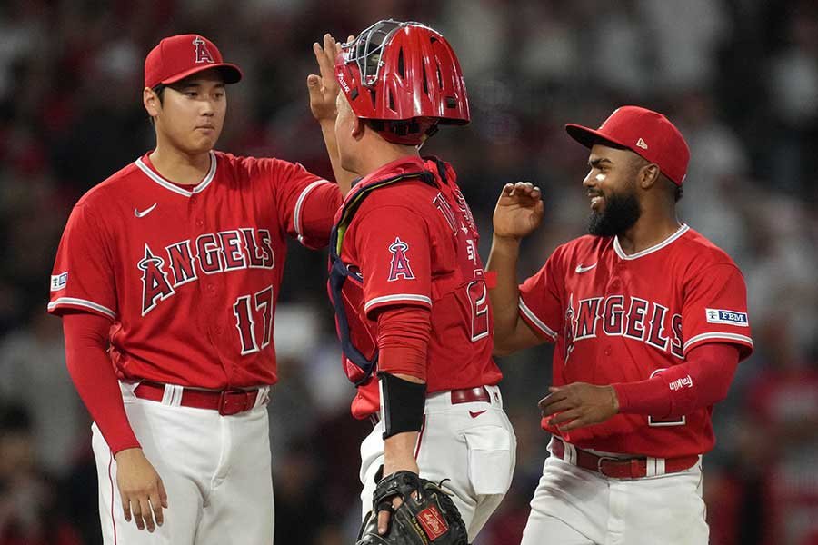 大谷翔平（左）が所属するエンゼルスがジャイアンツ戦に勝利し連敗を7で止めた【写真：ロイター】