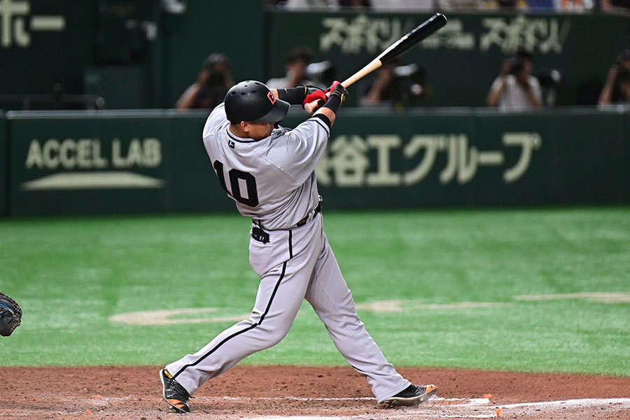 代打で逆転2ランを放った巨人・中田翔【写真：中戸川知世】