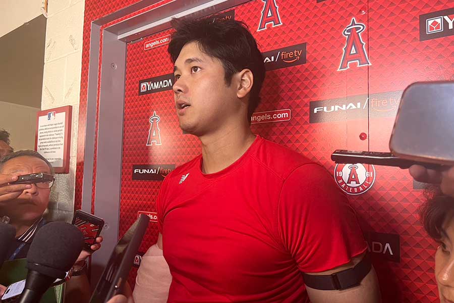 試合後の取材に応じたエンゼルス・大谷翔平【写真：川村虎大】