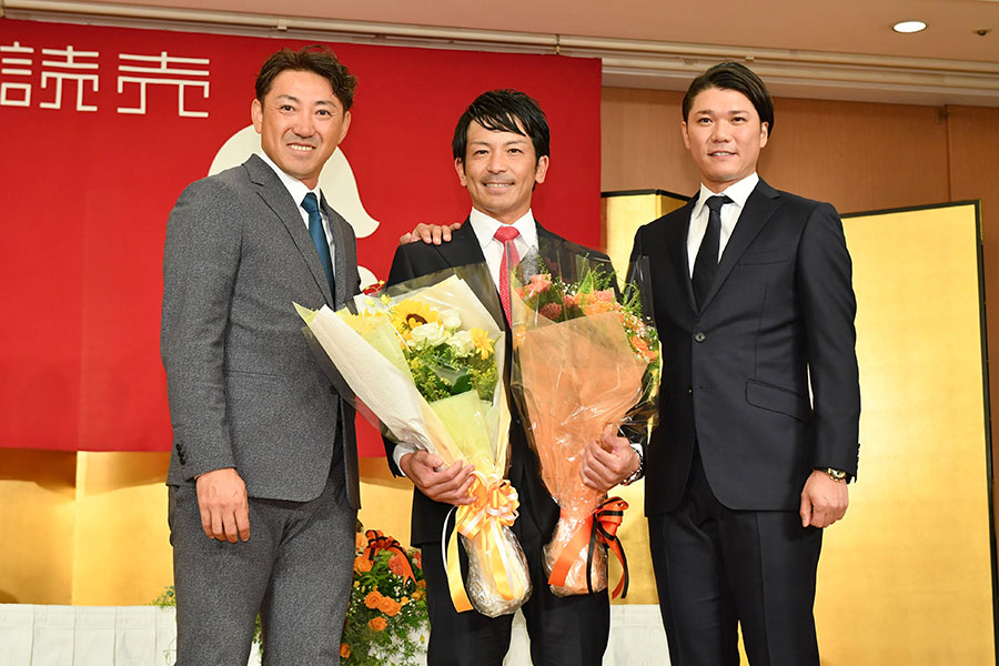 引退会見に参加した内川聖一氏、巨人・松田宣浩、坂本勇人（左から）【写真：小林靖】