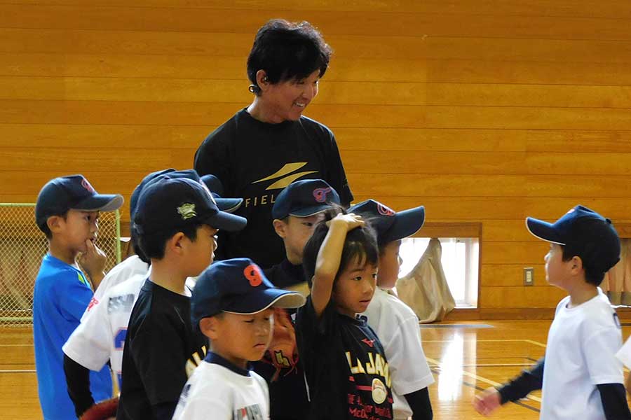 多賀少年野球クラブ・辻正人監督【写真：間淳】