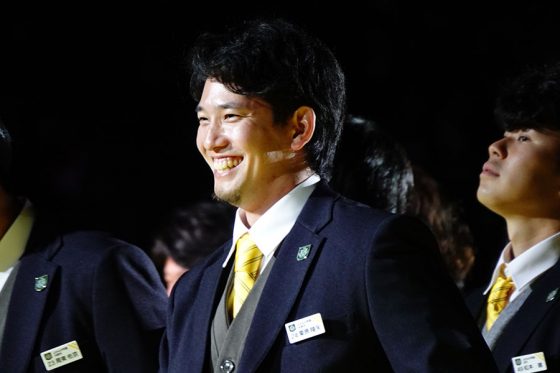 Softbank Outfielder Ryōya Kurihara Announces Marriage to Model Chiemi Aiko at Fan Appreciation Festival