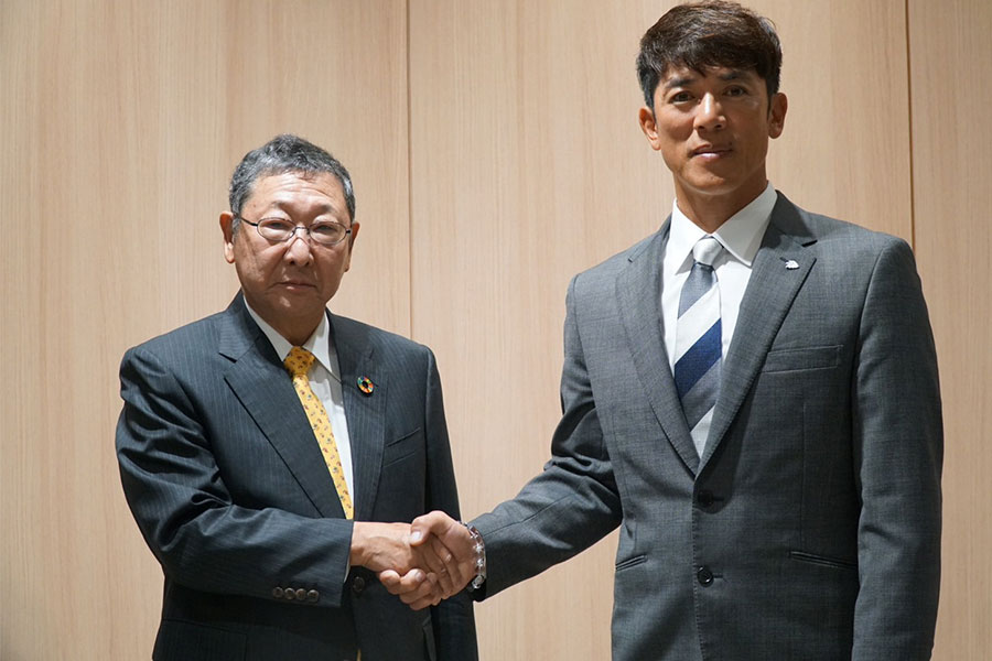 西武・後藤高志オーナー（左）と松井稼頭央監督【写真：湯浅大】