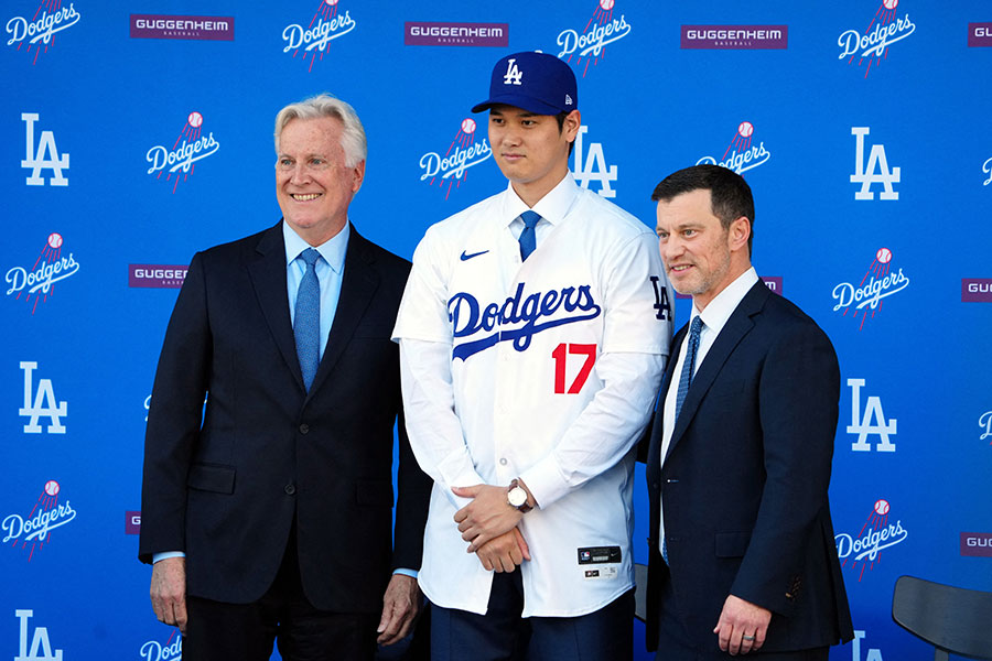 入団会見でのドジャース・大谷翔平【写真：ロイター】