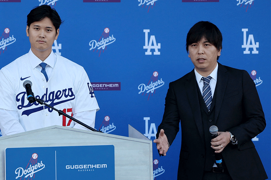 ドジャース・大谷翔平（左）と水原一平通訳【写真：ロイター】