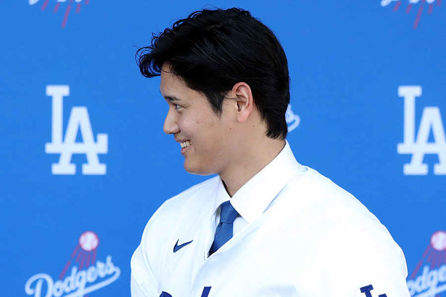 ドジャース入団会見に臨んだ大谷翔平【写真：Getty Images】