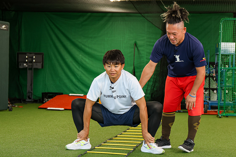 野球塾「Perfect Pitch and Swing」の長坂秀樹氏（右）【写真：伊藤賢汰】