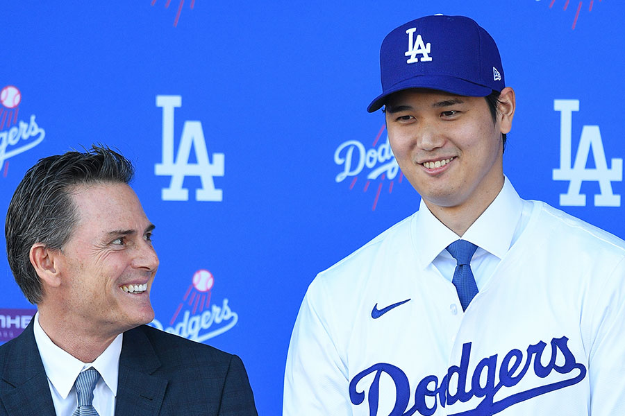 ドジャース・大谷翔平（右）と代理人のネズ・バレロ氏【写真：Getty Images】