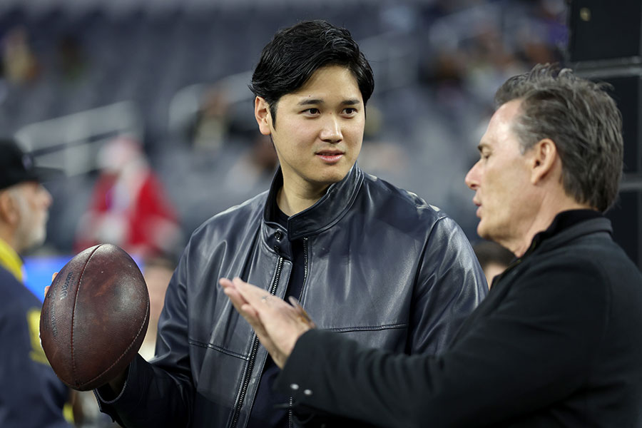 ドジャース・大谷翔平（左）と代理人のネズ・バレロ氏【写真：Getty Images】