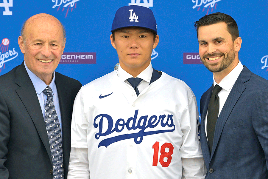 ドジャース入団会見に臨んだ山本由伸【写真：ロイター】