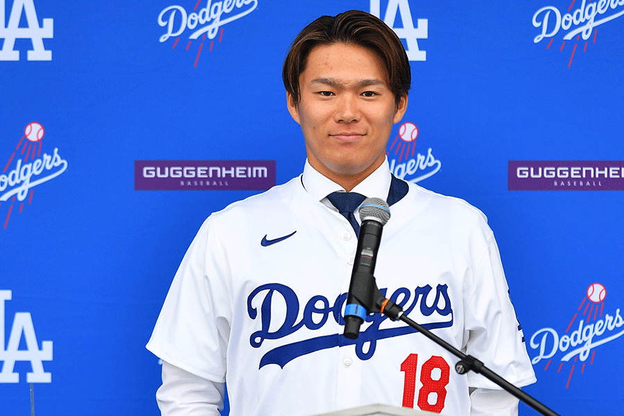 ドジャース入団会見に臨んだ山本由伸【写真：Getty Images】