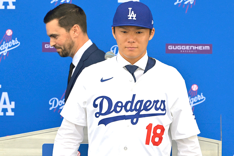 ドジャース入団会見に臨んだ山本由伸【写真：ロイター】