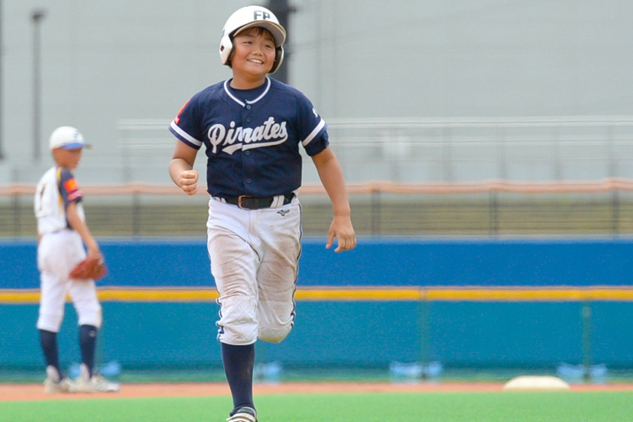 今夏の全日本学童で投打で活躍した阿部成真（不動パイレーツ）。彼のような「万能型」は一握り【写真提供：フィールドフォース】