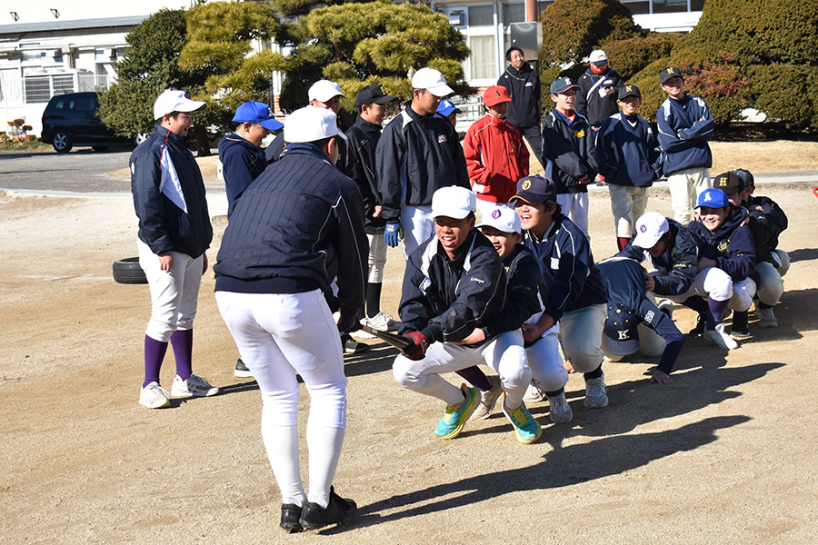 埼玉・上尾高で開催された市内中学生対象の野球教室の様子【写真：高橋幸司】