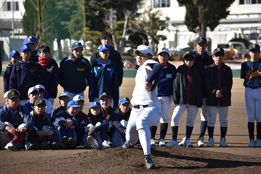 埼玉・上尾高で開催された市内中学生対象の野球教室の様子【写真：高橋幸司】