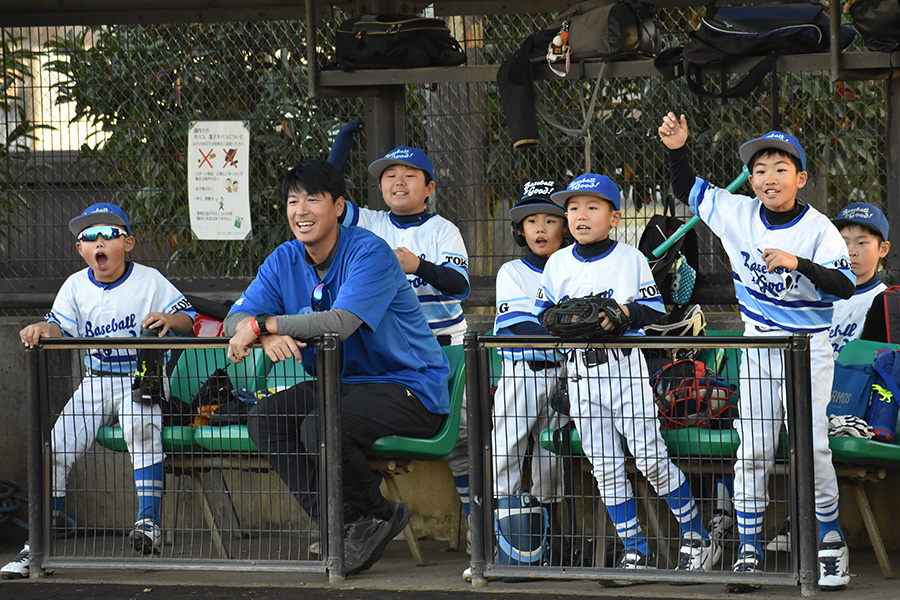 BIGベースボールクラブの運営幹部・上野啓輔氏（中央）【写真：高橋幸司】