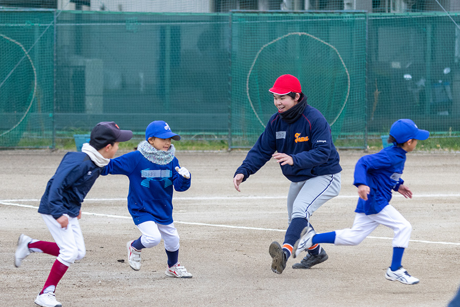 1月末には野球人口減少歯止めへの研究の一環として小学生対象の野球教室を開催【写真：伊藤賢汰】