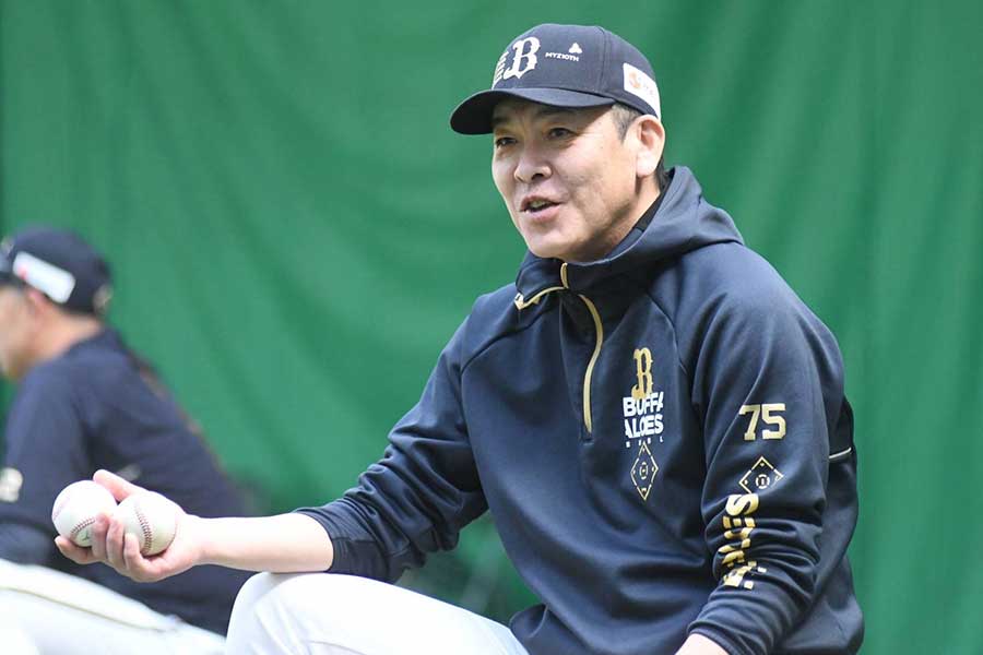 オリックス・厚澤和幸投手コーチ【写真：北野正樹】