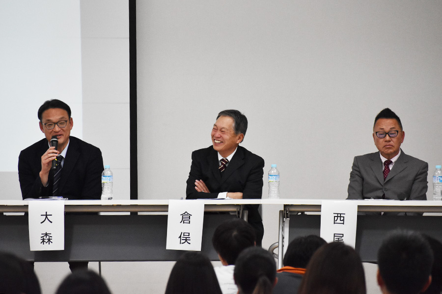 セミナーで登壇した大森氏、球団野球振興部長の倉俣氏、上一色中監督の西尾氏（左から）【写真：高橋幸司】