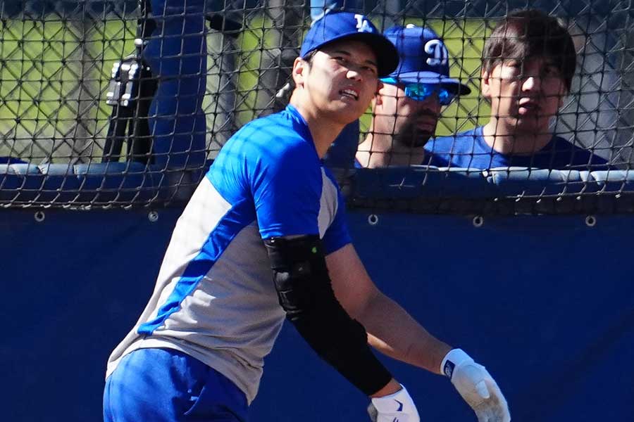 屋外打撃練習を行ったドジャース・大谷翔平【写真：荒川祐史】