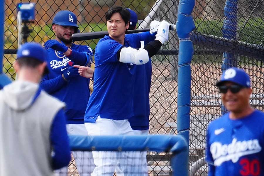 打撃練習を行うドジャース・大谷翔平【写真：荒川祐史】