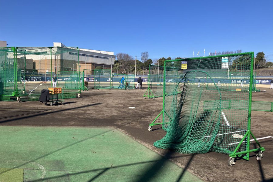 日本ハムは鎌ケ谷スタジアムで働くグラウンド整備員のアルバイトを募集すると発表した【写真：球団提供】