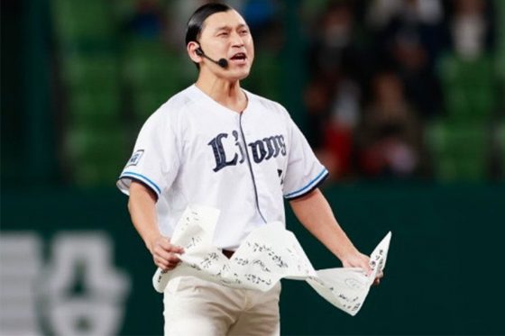 “生粋”の西武ファン、オードリー春日が始球式　背番号78で躍動…場内拍手