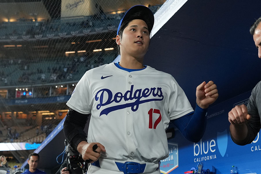 大谷翔平 ドジャース ミニ・ビックヘッド通常版より希少なゴ一ルド台座