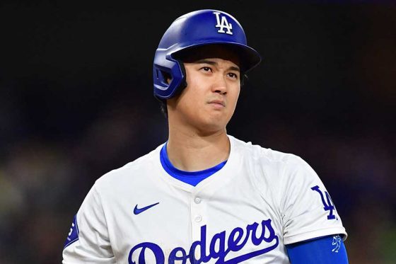 ドサクサに紛れる大谷翔平が「あっ、バレちゃったよ」　“場違い”な所作が話題