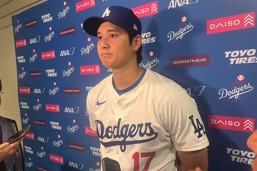 試合後の取材に応じたドジャース・大谷翔平【写真：川村虎大】