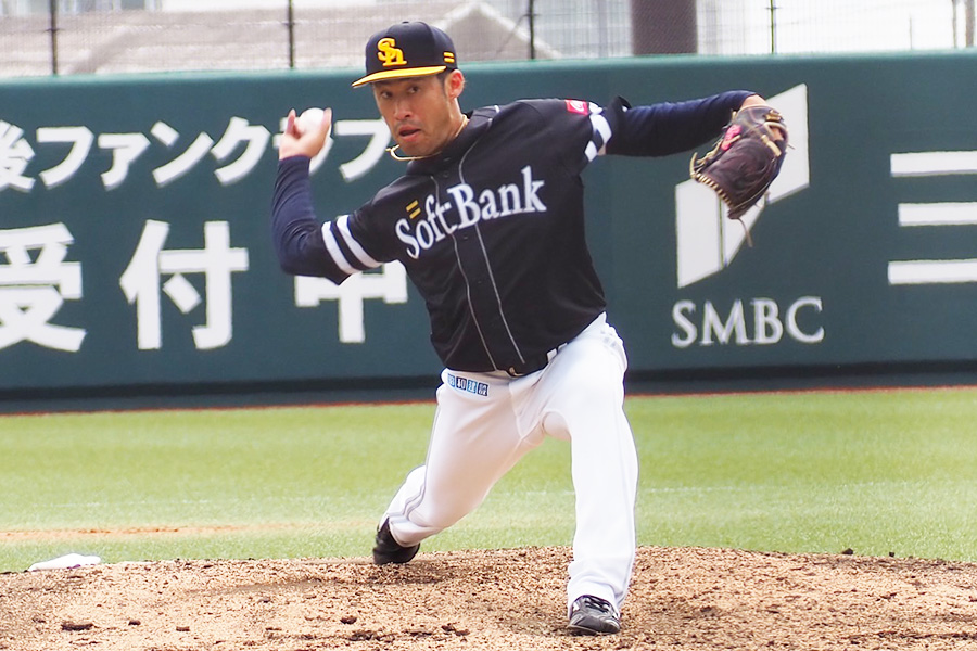右横手投げで活躍した秋吉亮さん（ソフトバンク時代）【写真：上杉あずさ】