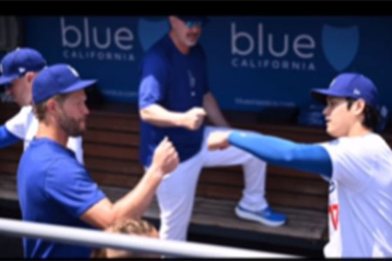 大谷翔平とレジェンド左腕との熱き一枚　球団写真家が投稿…かつての“天敵”との絆